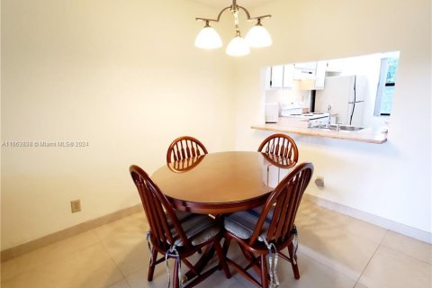 Condo in Sunrise, Florida, 2 bedrooms  № 1375872 - photo 14