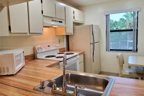 Condo in Sunrise, Florida, 2 bedrooms  № 1375872 - photo 8