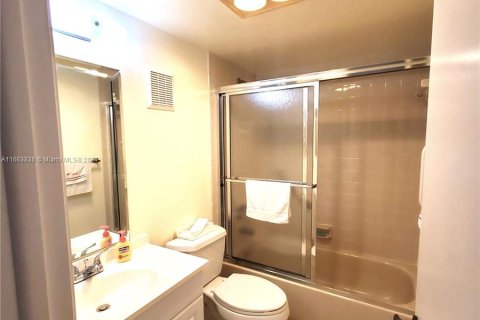 Condo in Sunrise, Florida, 2 bedrooms  № 1375872 - photo 29