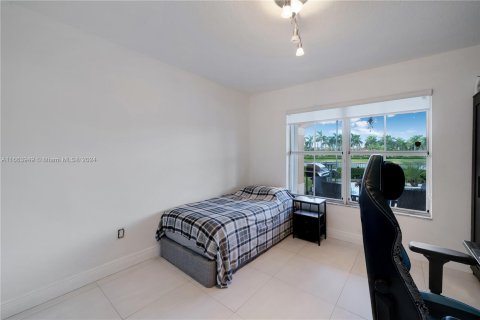 Casa en venta en Miami, Florida, 5 dormitorios, 317.26 m2 № 1375879 - foto 16