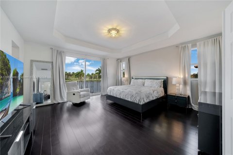 Villa ou maison à vendre à Miami, Floride: 5 chambres, 317.26 m2 № 1375879 - photo 27