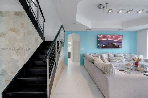 Casa en venta en Miami, Florida, 5 dormitorios, 317.26 m2 № 1375879 - foto 15