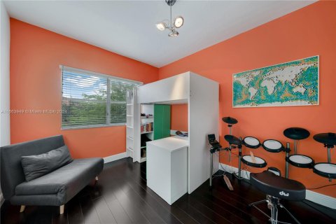 Casa en venta en Miami, Florida, 5 dormitorios, 317.26 m2 № 1375879 - foto 21