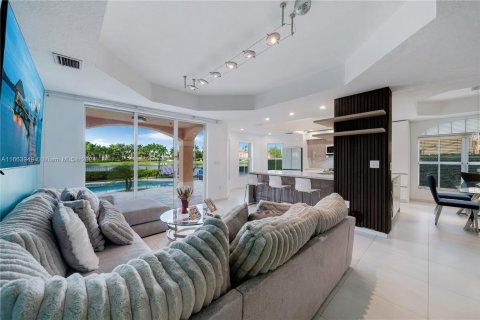 Villa ou maison à vendre à Miami, Floride: 5 chambres, 317.26 m2 № 1375879 - photo 14