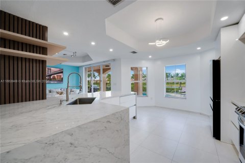 House in Miami, Florida 5 bedrooms, 317.26 sq.m. № 1375879 - photo 11