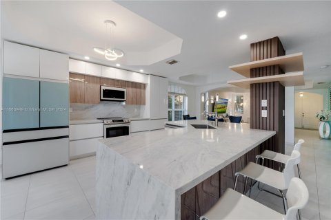 Casa en venta en Miami, Florida, 5 dormitorios, 317.26 m2 № 1375879 - foto 9