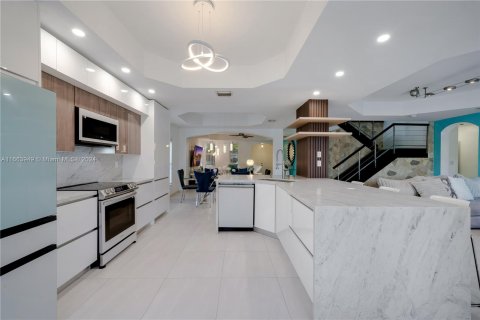 Casa en venta en Miami, Florida, 5 dormitorios, 317.26 m2 № 1375879 - foto 10