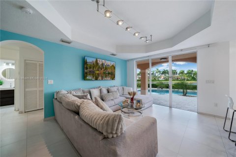 Villa ou maison à vendre à Miami, Floride: 5 chambres, 317.26 m2 № 1375879 - photo 13