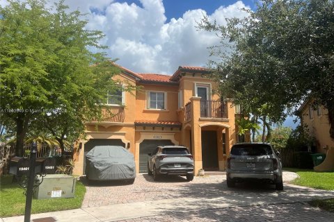 Villa ou maison à vendre à Miami, Floride: 5 chambres, 317.26 m2 № 1375879 - photo 1