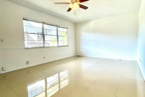 Condominio en venta en Pembroke Pines, Florida, 1 dormitorio, 65.22 m2 № 1375878 - foto 16