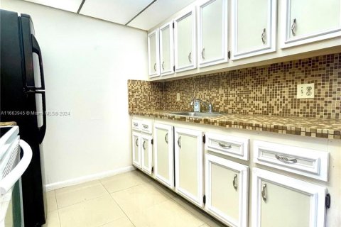 Condominio en venta en Pembroke Pines, Florida, 1 dormitorio, 65.22 m2 № 1375878 - foto 18