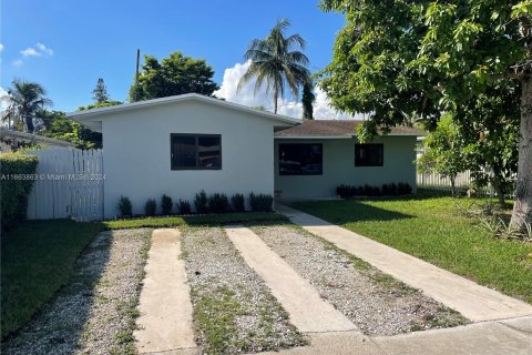 Villa ou maison à vendre à North Miami Beach, Floride: 4 chambres, 128.67 m2 № 1375873 - photo 4