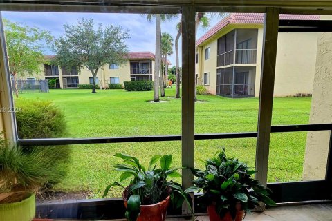 Condo in Weston, Florida, 2 bedrooms  № 1359008 - photo 18