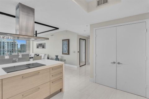 Condominio en venta en North Miami Beach, Florida, 2 dormitorios, 159.61 m2 № 843411 - foto 9