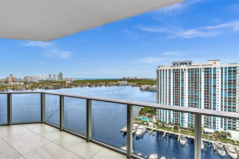 Condominio en venta en North Miami Beach, Florida, 2 dormitorios, 159.61 m2 № 843411 - foto 22