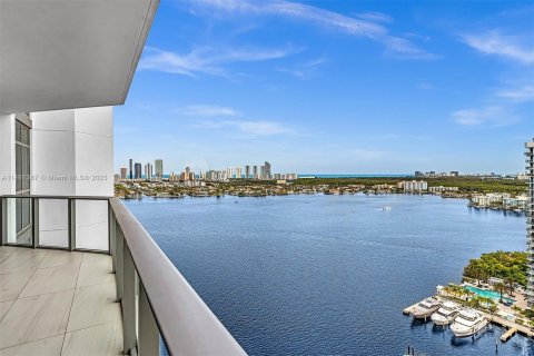 Condominio en venta en North Miami Beach, Florida, 2 dormitorios, 159.61 m2 № 843411 - foto 1