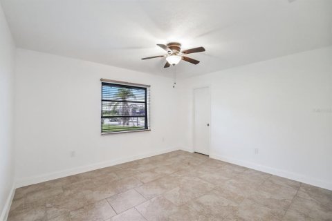 Casa en venta en Port Charlotte, Florida, 3 dormitorios, 165.09 m2 № 929084 - foto 27