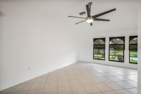 House in Port Charlotte, Florida 3 bedrooms, 165.09 sq.m. № 929084 - photo 11