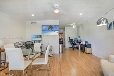 Condo in Fort Lauderdale, Florida, 1 bedroom  № 1332362 - photo 4