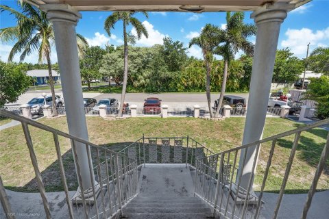 Condo in Fort Lauderdale, Florida, 1 bedroom  № 1332362 - photo 2