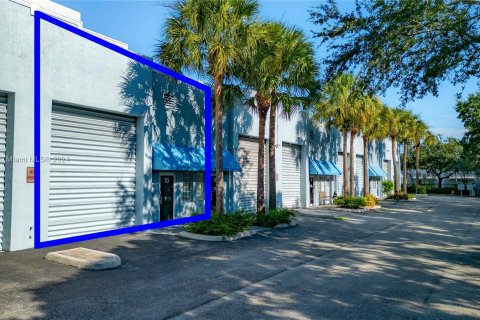 Propiedad comercial en venta en Plantation, Florida № 1332364 - foto 2