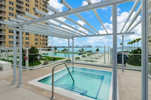 Condo in Miami, Florida, 1 bedroom  № 1332413 - photo 25