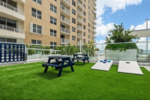 Condo in Miami, Florida, 1 bedroom  № 1332413 - photo 26