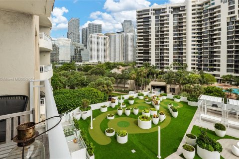 Condo in Miami, Florida, 1 bedroom  № 1332413 - photo 8