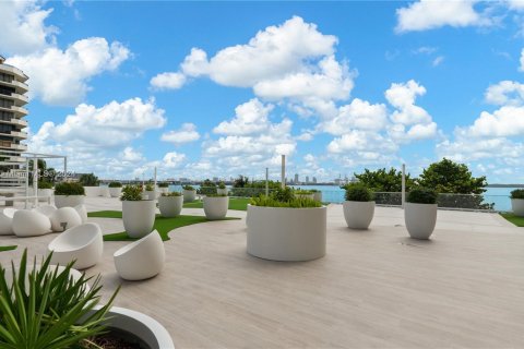 Condo in Miami, Florida, 1 bedroom  № 1332413 - photo 18