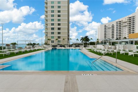 Condo in Miami, Florida, 1 bedroom  № 1332413 - photo 21