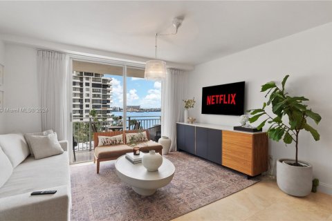 Condo in Miami, Florida, 1 bedroom  № 1332413 - photo 3