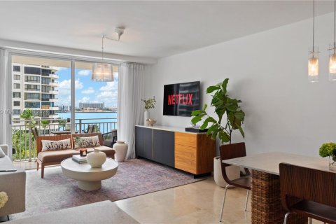 Condo in Miami, Florida, 1 bedroom  № 1332413 - photo 6