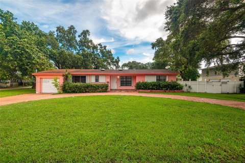 Villa ou maison à vendre à Pembroke Pines, Floride: 3 chambres, 125.6 m2 № 1332366 - photo 1