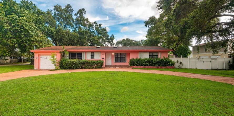 Villa ou maison à Pembroke Pines, Floride 3 chambres, 125.6 m2 № 1332366