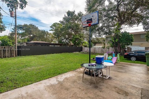 Villa ou maison à vendre à Pembroke Pines, Floride: 3 chambres, 125.6 m2 № 1332366 - photo 13