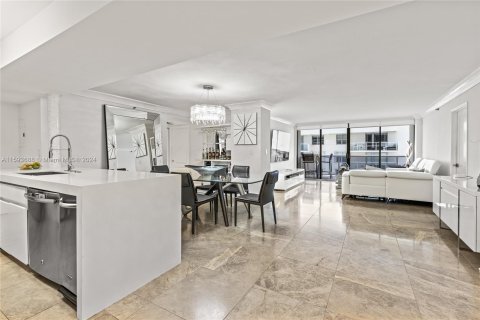 Condominio en venta en Miami Beach, Florida, 2 dormitorios, 140.28 m2 № 1186147 - foto 7