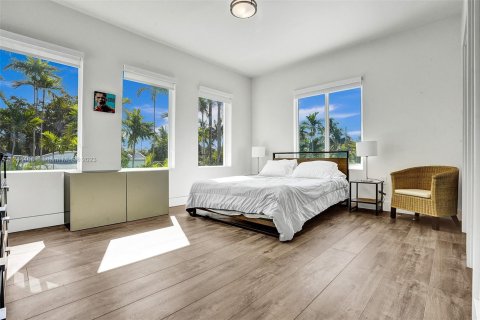 Casa en alquiler en Miami, Florida, 4 dormitorios, 353.03 m2 № 30533 - foto 28
