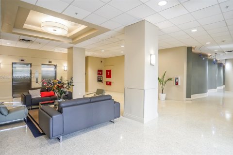 Condo in Hollywood, Florida, 1 bedroom  № 1150742 - photo 29