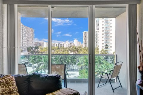 Condo in Hollywood, Florida, 1 bedroom  № 1150742 - photo 20