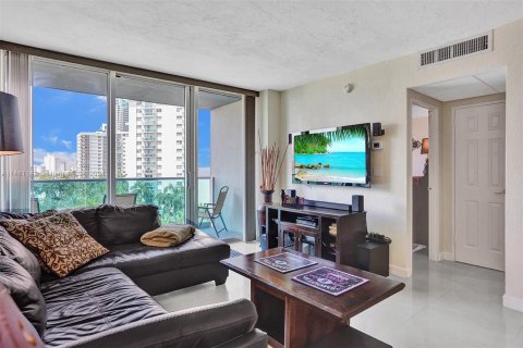 Condo in Hollywood, Florida, 1 bedroom  № 1150742 - photo 18