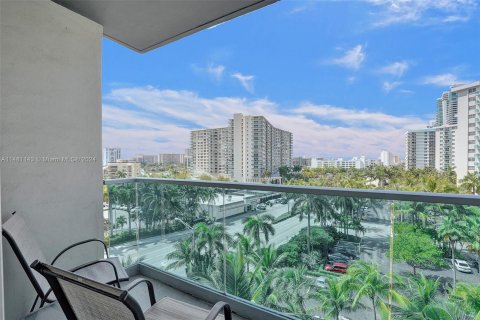 Condo in Hollywood, Florida, 1 bedroom  № 1150742 - photo 21