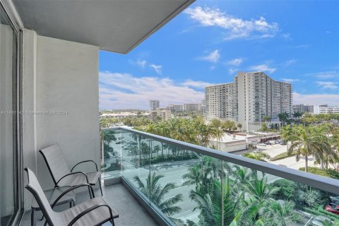 Condo in Hollywood, Florida, 1 bedroom  № 1150742 - photo 27