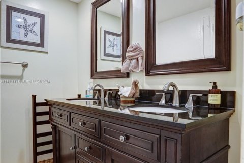 Condo in Hollywood, Florida, 1 bedroom  № 1150742 - photo 2