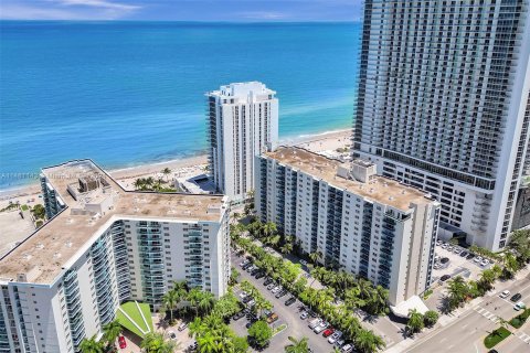 Condo in Hollywood, Florida, 1 bedroom  № 1150742 - photo 5