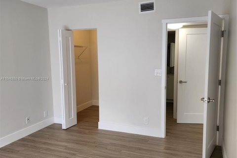 Condo in Doral, Florida, 2 bedrooms  № 1345063 - photo 16