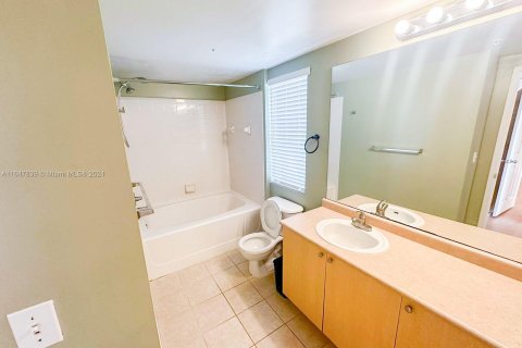 Condo in Hollywood, Florida, 1 bedroom  № 1345064 - photo 9