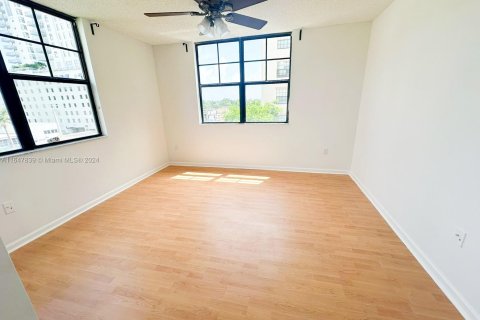 Condo in Hollywood, Florida, 1 bedroom  № 1345064 - photo 5