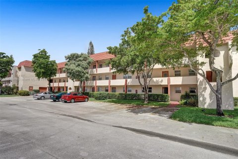 Condo in Sunrise, Florida, 1 bedroom  № 1161237 - photo 1