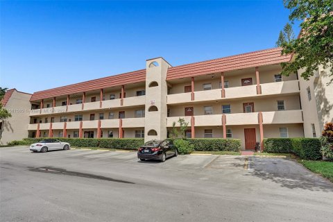 Condo in Sunrise, Florida, 1 bedroom  № 1161237 - photo 2