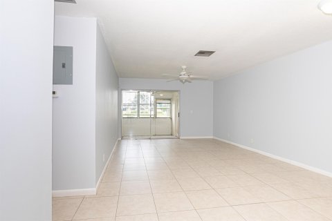 Villa ou maison à vendre à West Palm Beach, Floride: 2 chambres, 82.87 m2 № 968058 - photo 14